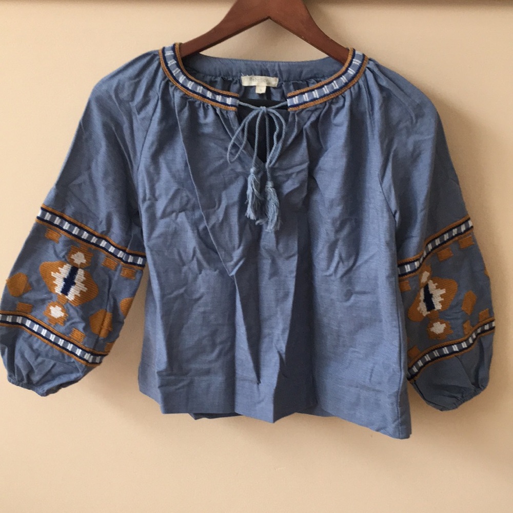 NWOT top with embroidery